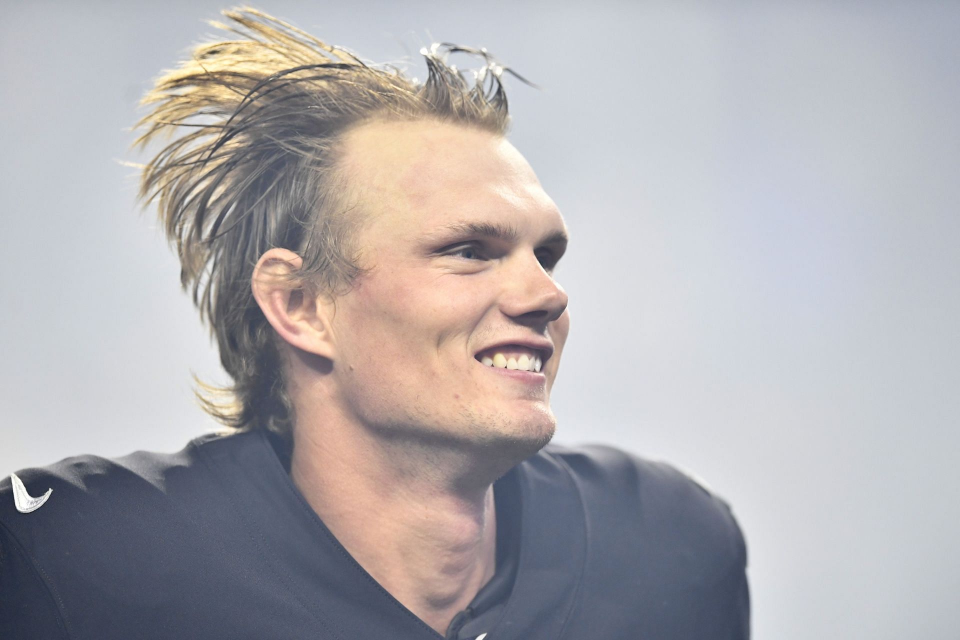 How can the Las Vegas Raiders get their offense going again to support Daniel Carlson?